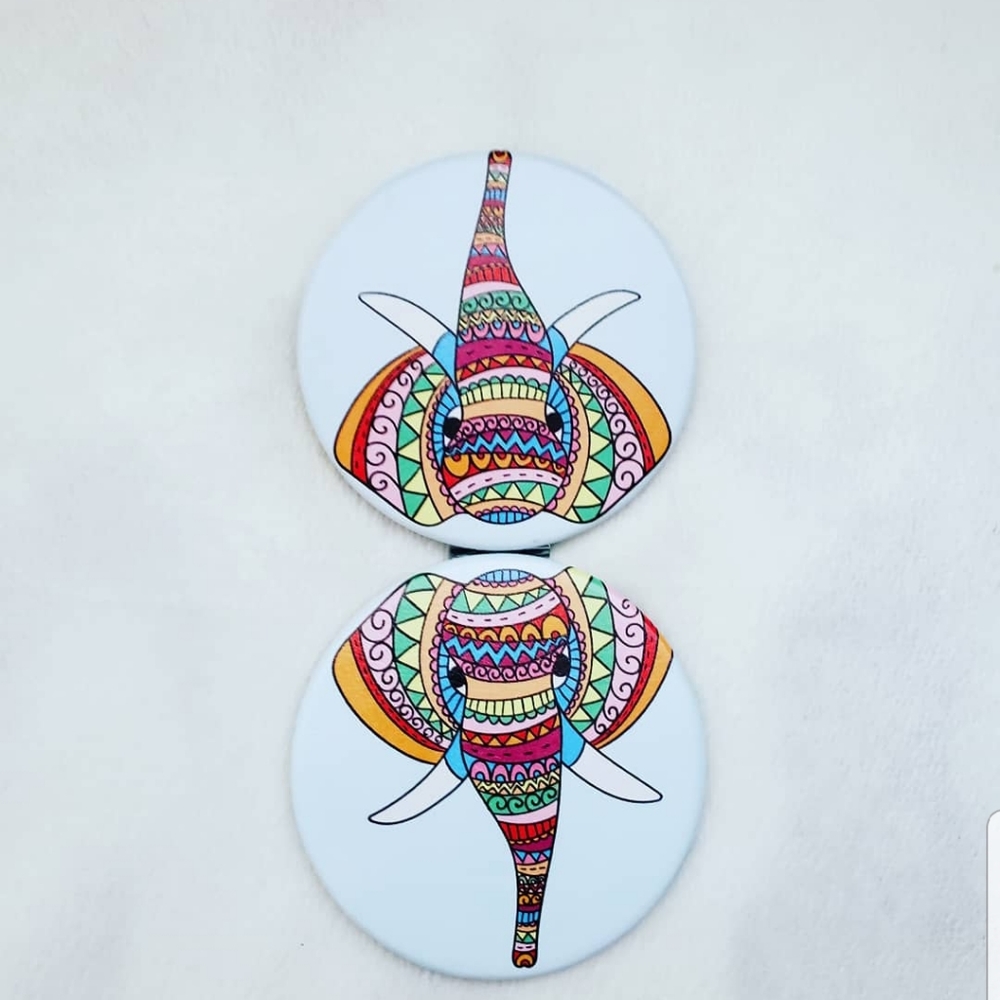 Compact Mirror - Picture 2 of 3